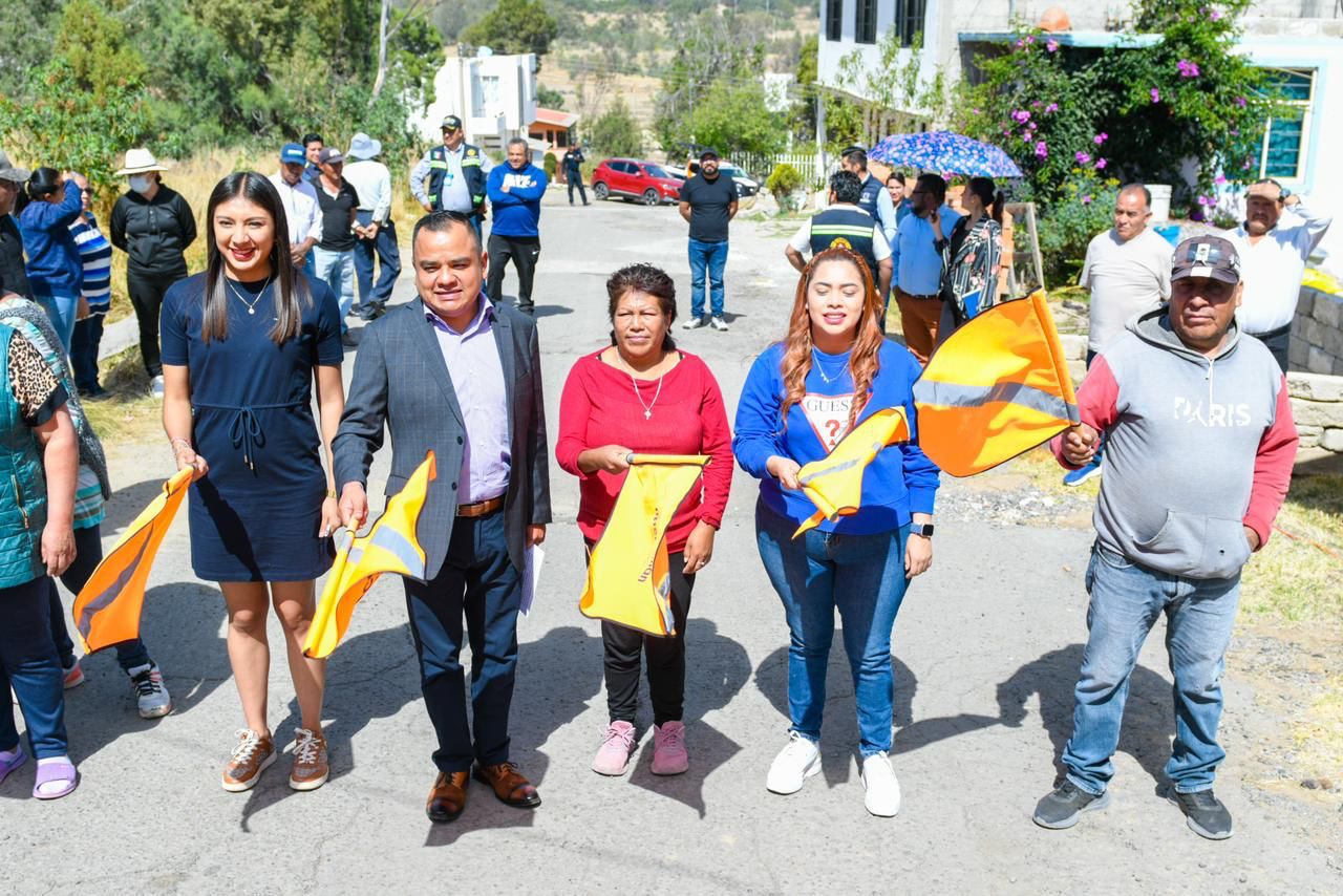 Alcalde Ángelo Gutiérrez da banderazo de inicio a obra de pavimentación en Tepetomatitlán